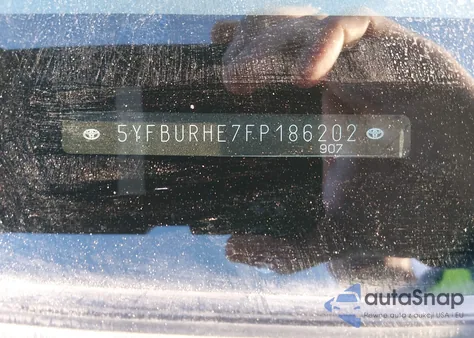 2015 Toyota Corolla Le Plus z USA, uszkodzony, nr VIN 5YFBURHE7FP186202